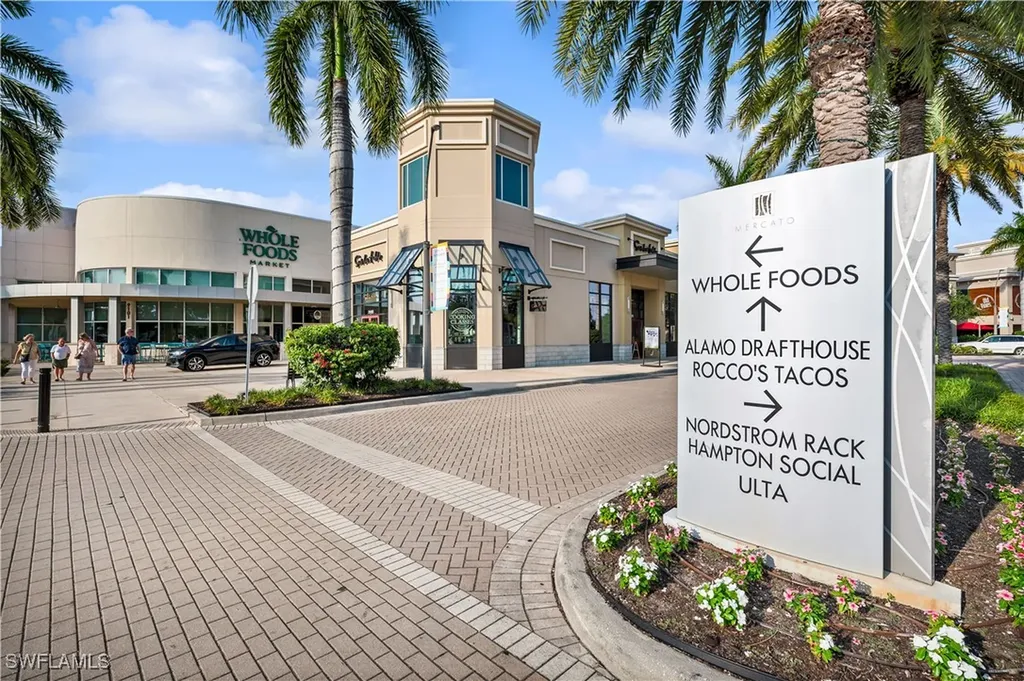 9123 Strada Place Naples FL 34108
