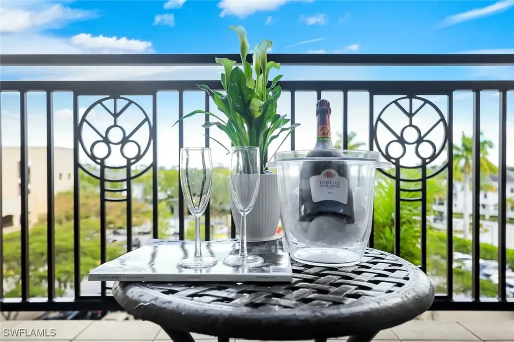 9123 Strada Place Naples FL 34108