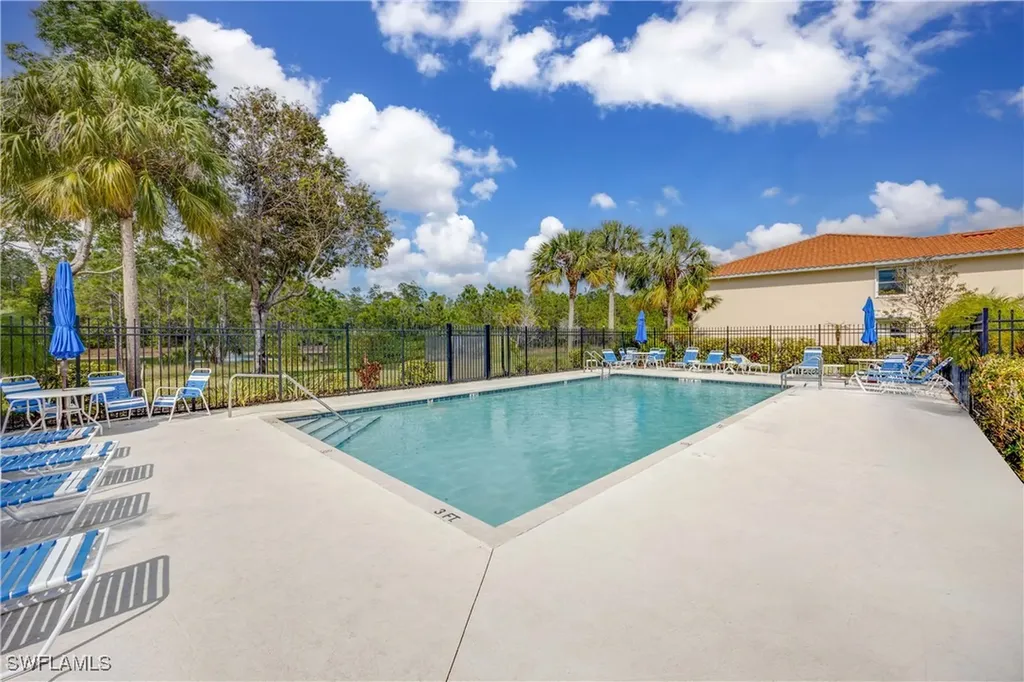 290 Robin Hood Circle Naples FL 34104