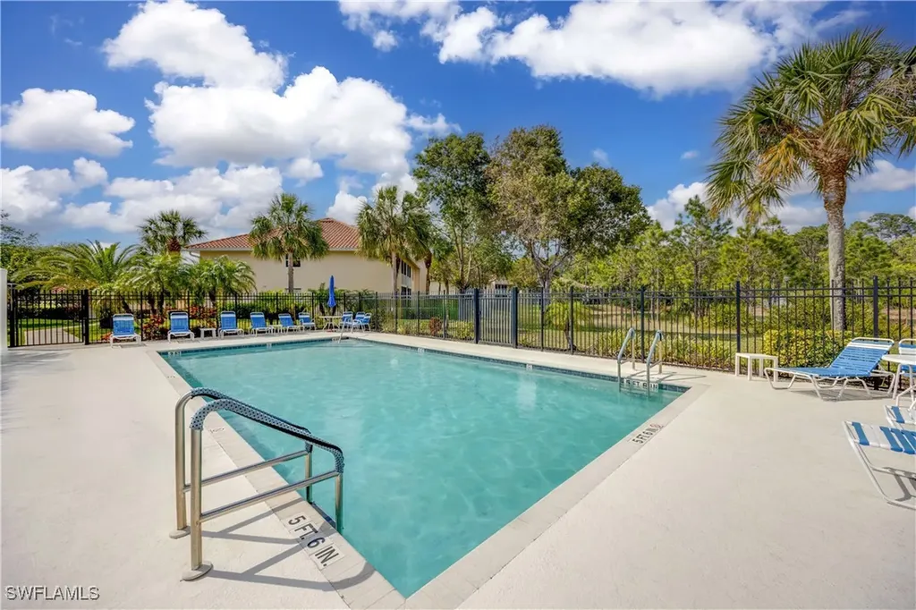 290 Robin Hood Circle Naples FL 34104