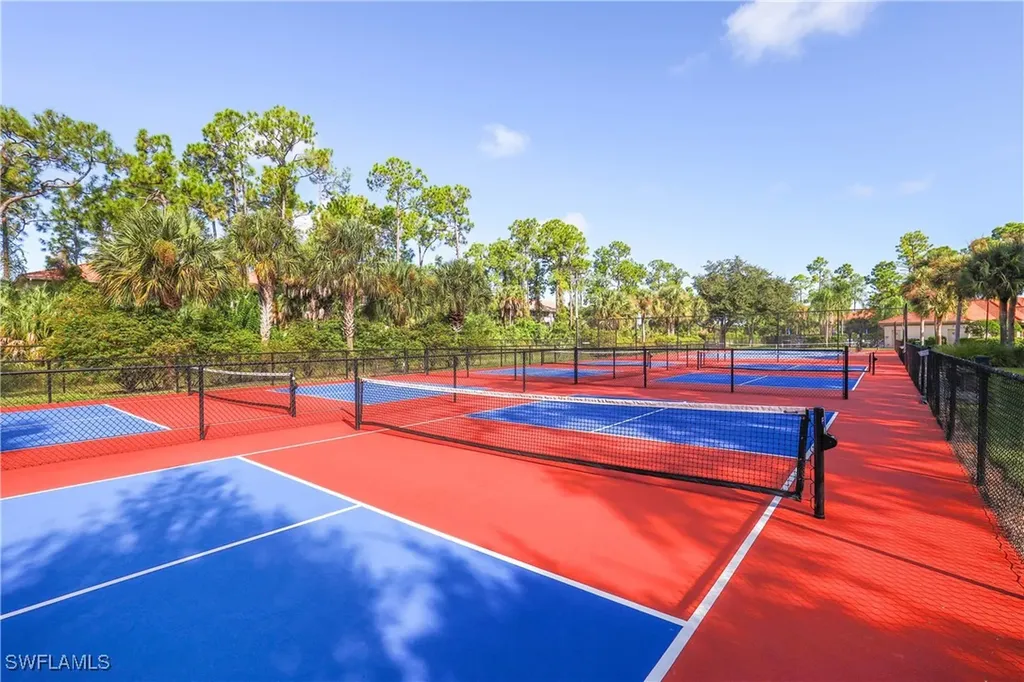 290 Robin Hood Circle Naples FL 34104