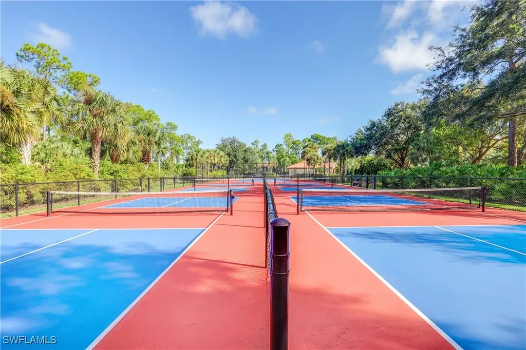 290 Robin Hood Circle Naples FL 34104