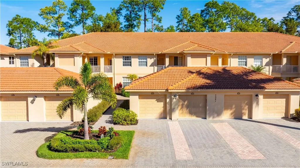 3981 Bishopwood Court E Naples FL 34114