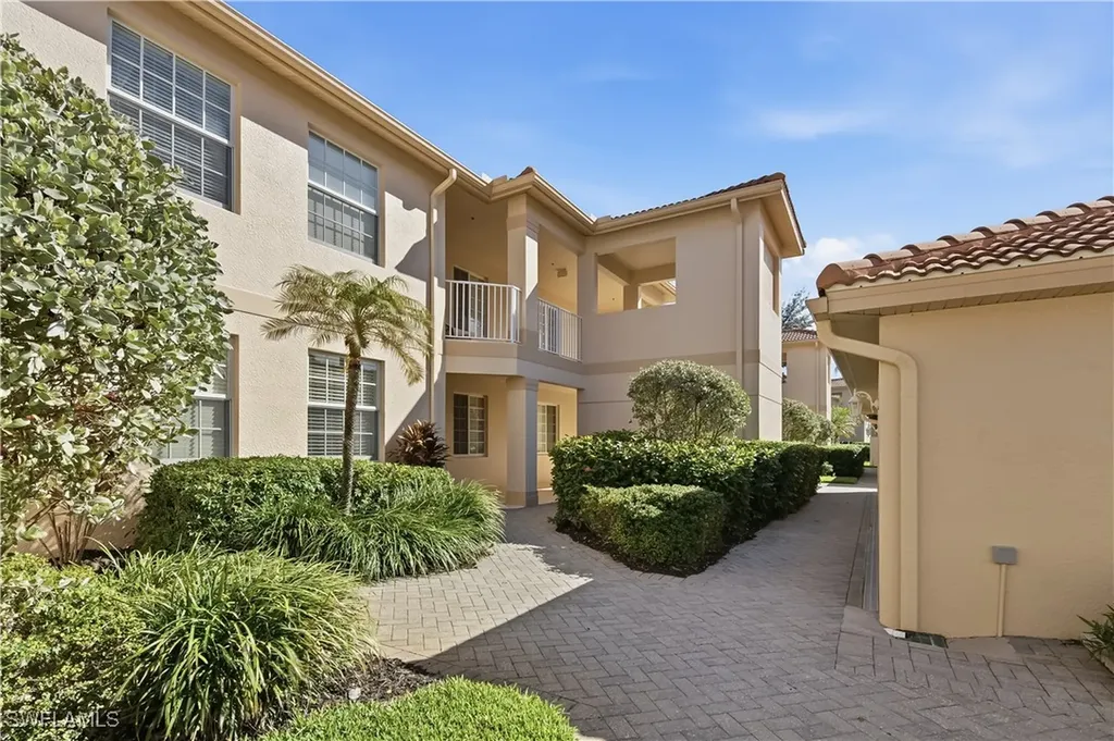 3981 Bishopwood Court E Naples FL 34114
