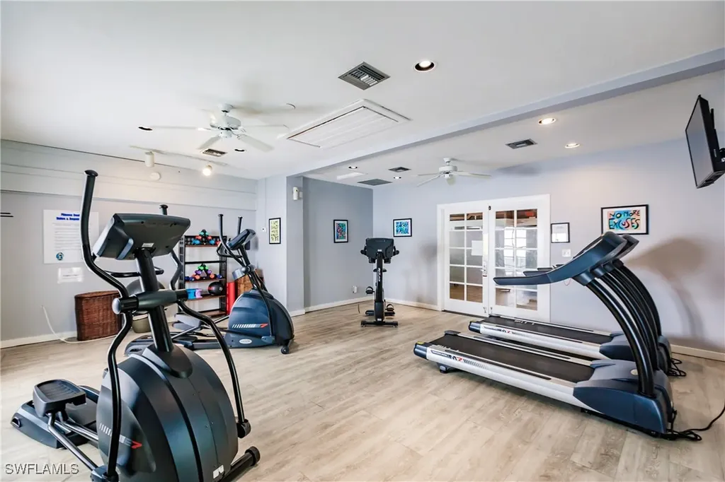 600 Neapolitan Way Naples FL 34103