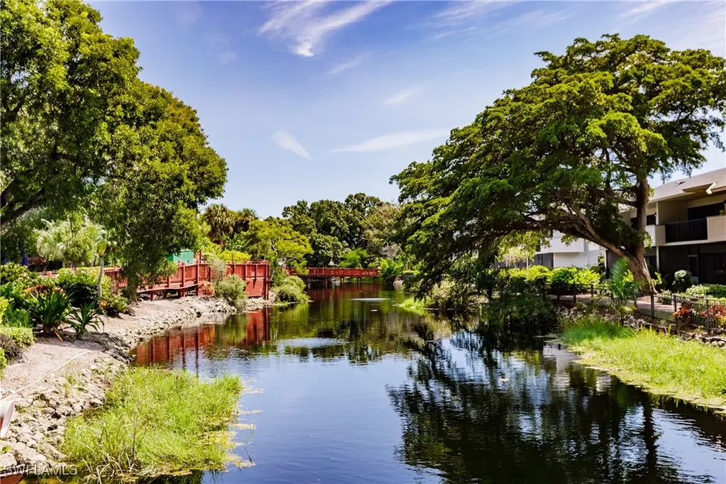 600 Neapolitan Way Naples FL 34103