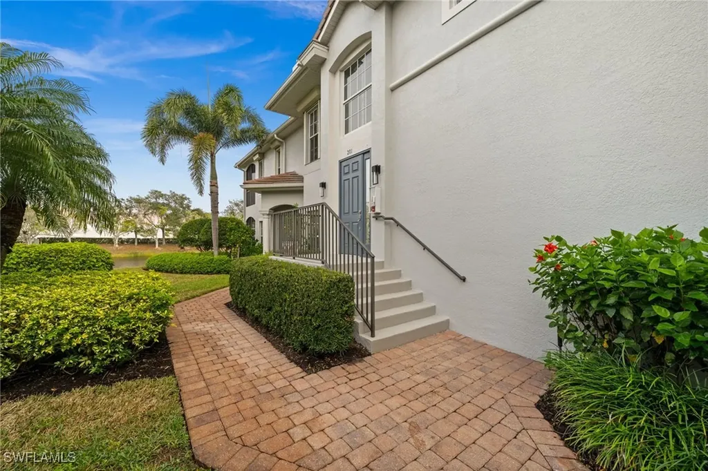 5045 Blauvelt Way Naples FL 34105