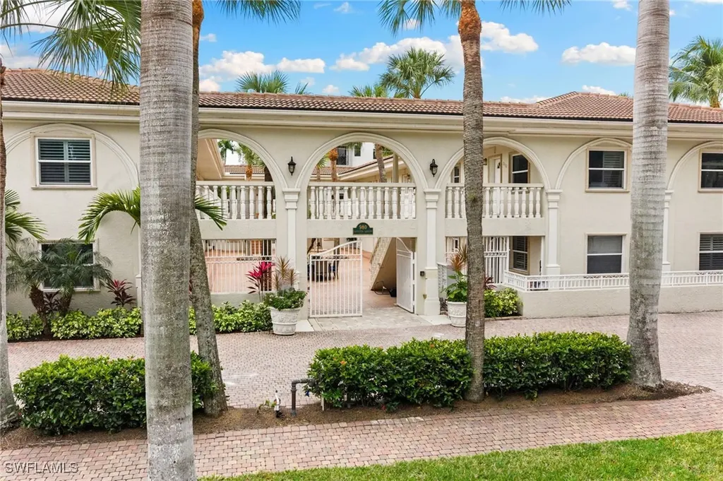 980 7th Avenue S Naples FL 34102
