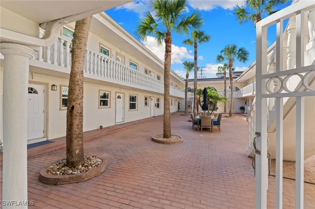 980 7th Avenue S Naples FL 34102