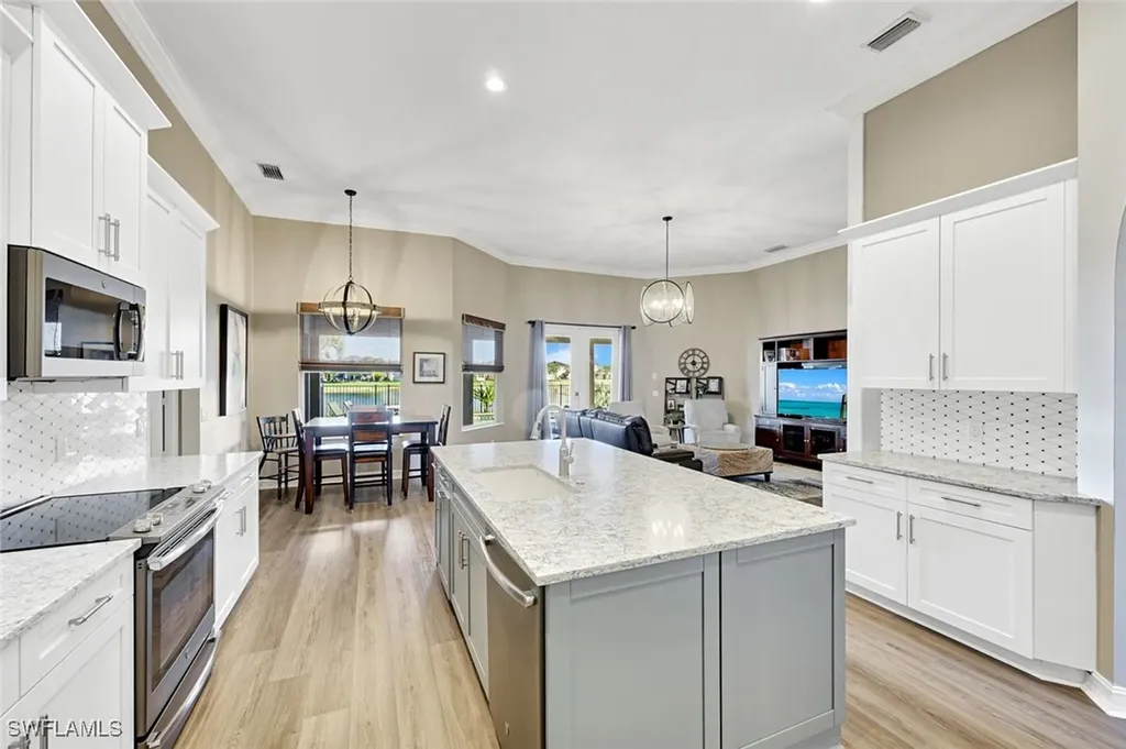 2143 Grove Drive Naples FL 34120