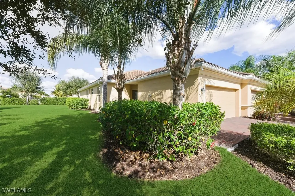 2080 Wellington Street Naples FL 34120