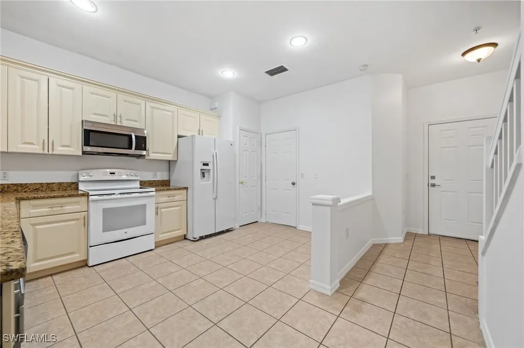 880 Hampton Circle Naples FL 34105