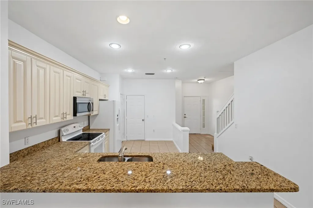 880 Hampton Circle Naples FL 34105