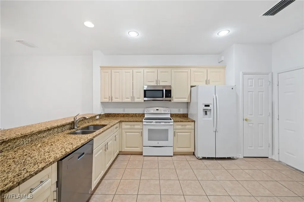 880 Hampton Circle Naples FL 34105