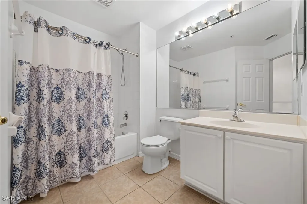 880 Hampton Circle Naples FL 34105