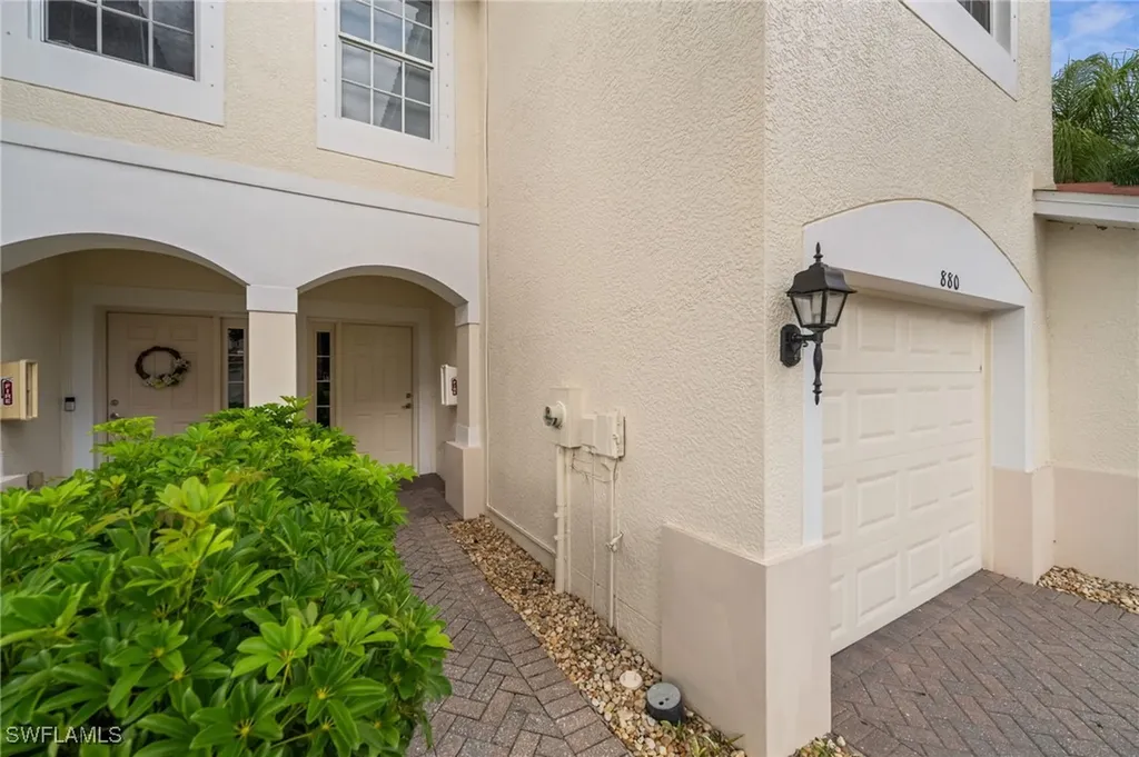 880 Hampton Circle Naples FL 34105