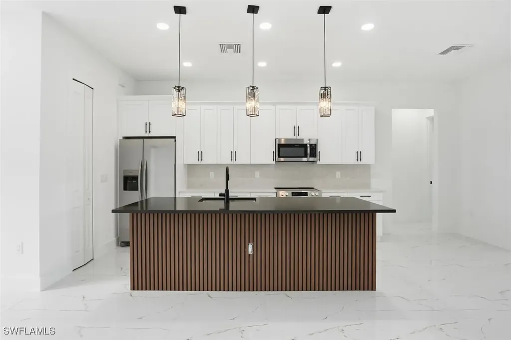 2930 20th Street SW Lehigh Acres FL 33976