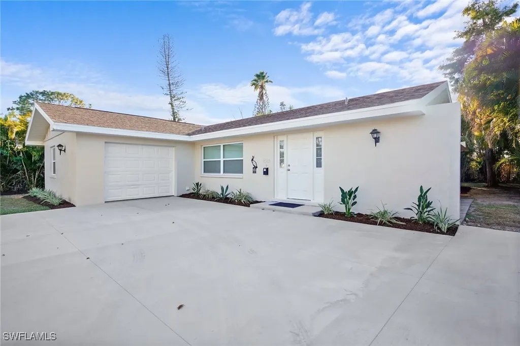 3581 Corana Way Naples FL 34105