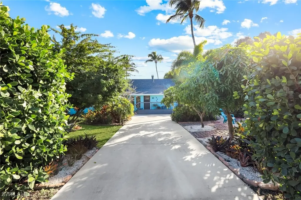 4352 Parrot Avenue Naples FL 34104