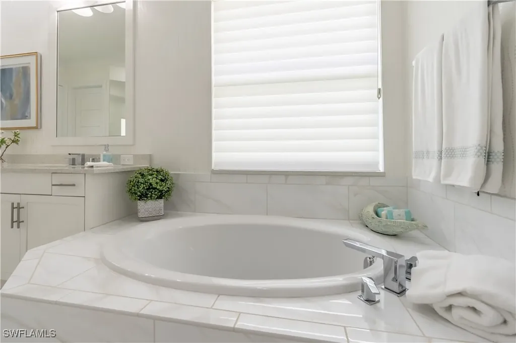 5060 Martinique Drive Naples FL 34113