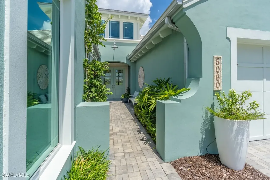 5060 Martinique Drive Naples FL 34113