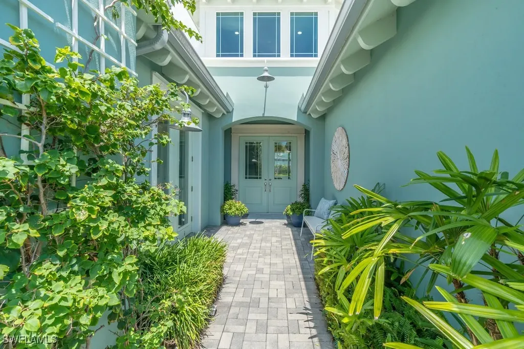 5060 Martinique Drive Naples FL 34113