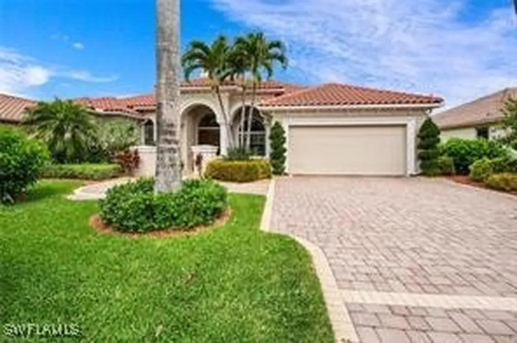 1015 Tivoli Drive Naples FL 34104