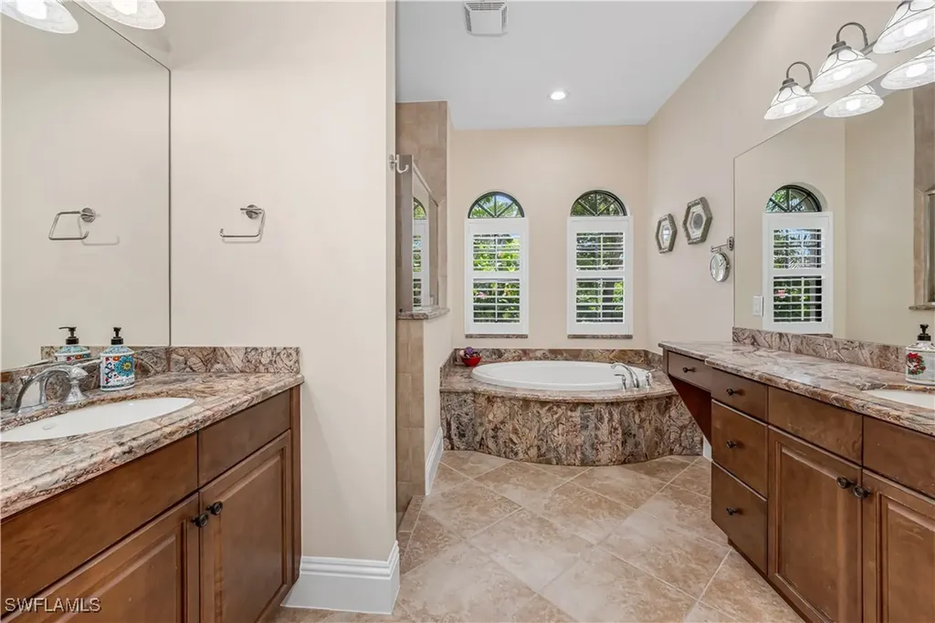 1015 Tivoli Drive Naples FL 34104