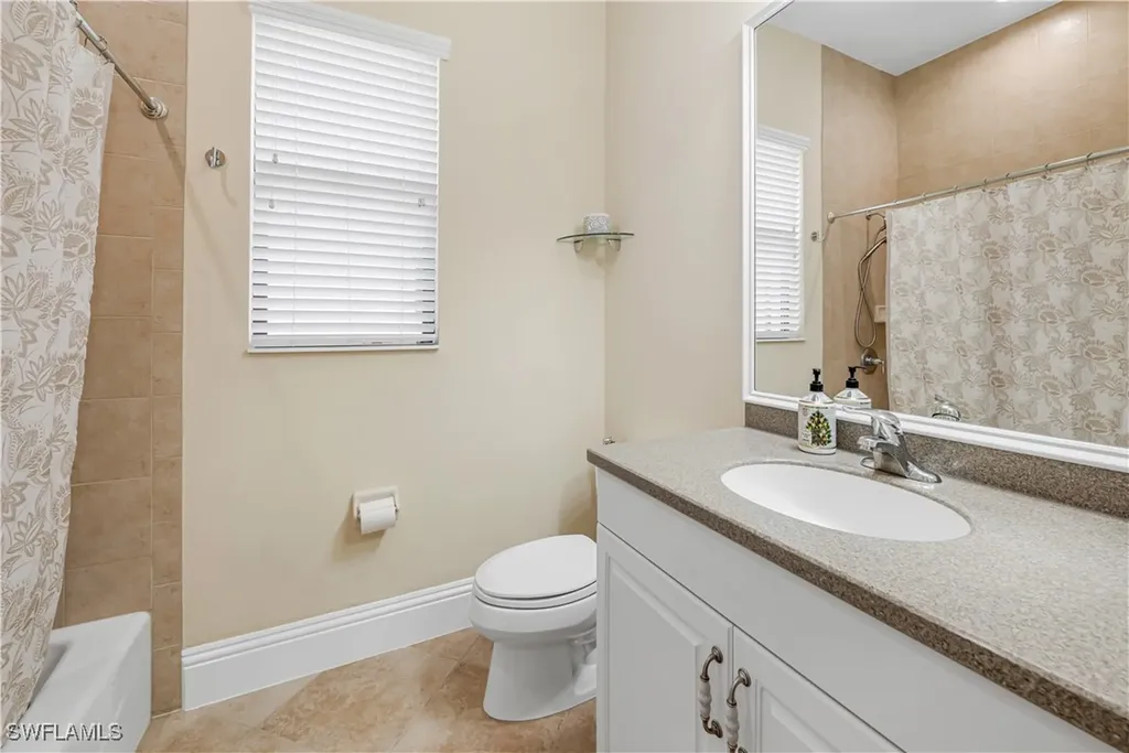 1015 Tivoli Drive Naples FL 34104