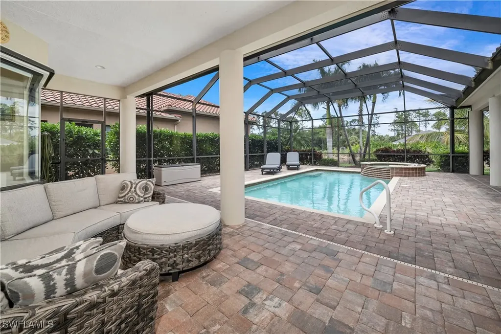 1015 Tivoli Drive Naples FL 34104