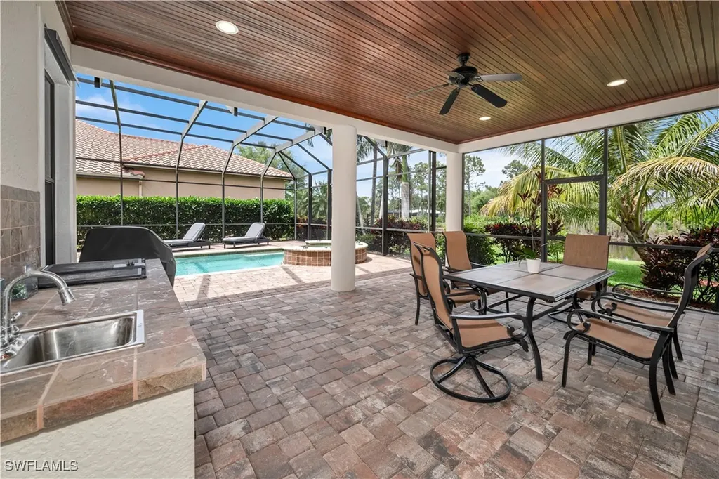 1015 Tivoli Drive Naples FL 34104