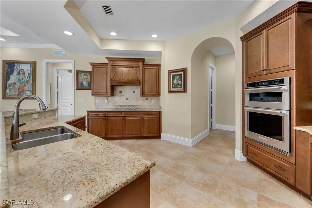 1015 Tivoli Drive Naples FL 34104