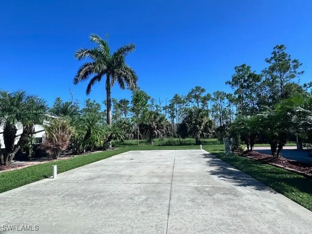 1252 Diamond Lake Circle Naples FL 34114