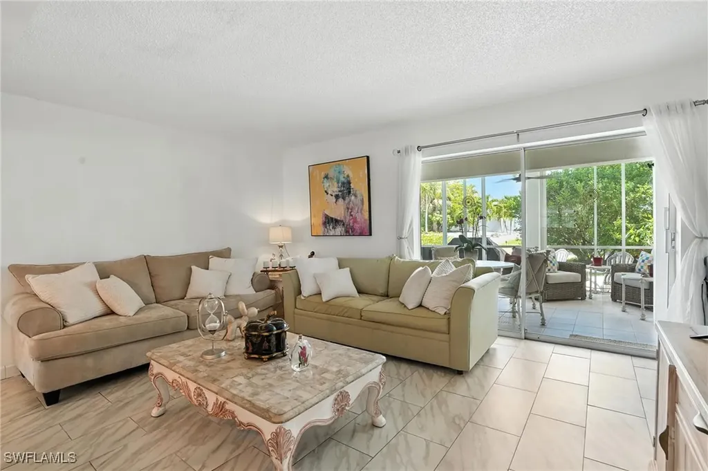Naples FL, 14 Watercolor Way, Unit 14