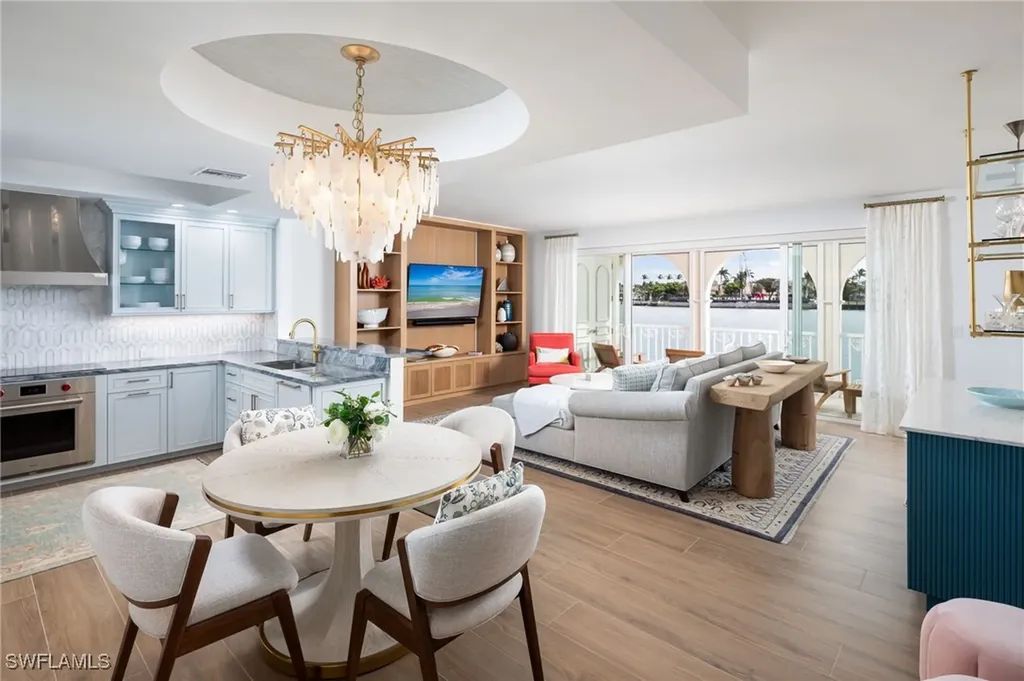 Naples FL, 4000 Gulf Shore Boulevard N, Unit 1500