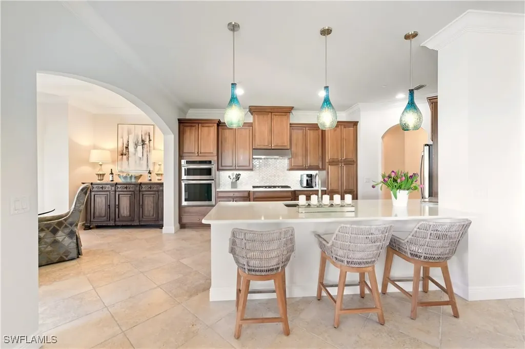 2555 Marquesa Royale Lane Naples FL 34109