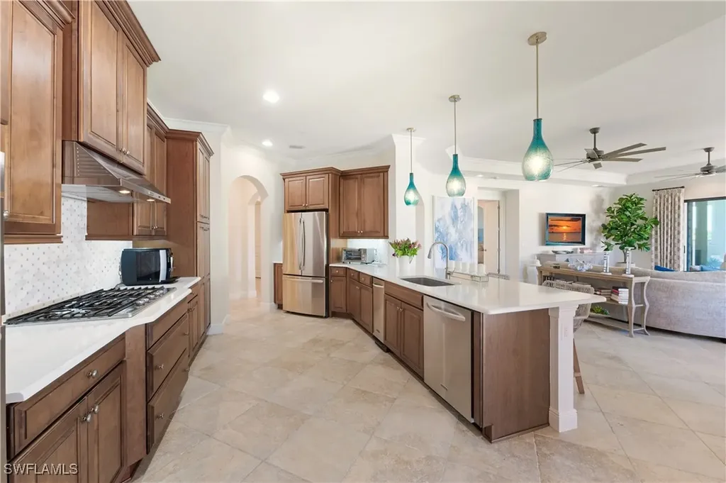 2555 Marquesa Royale Lane Naples FL 34109