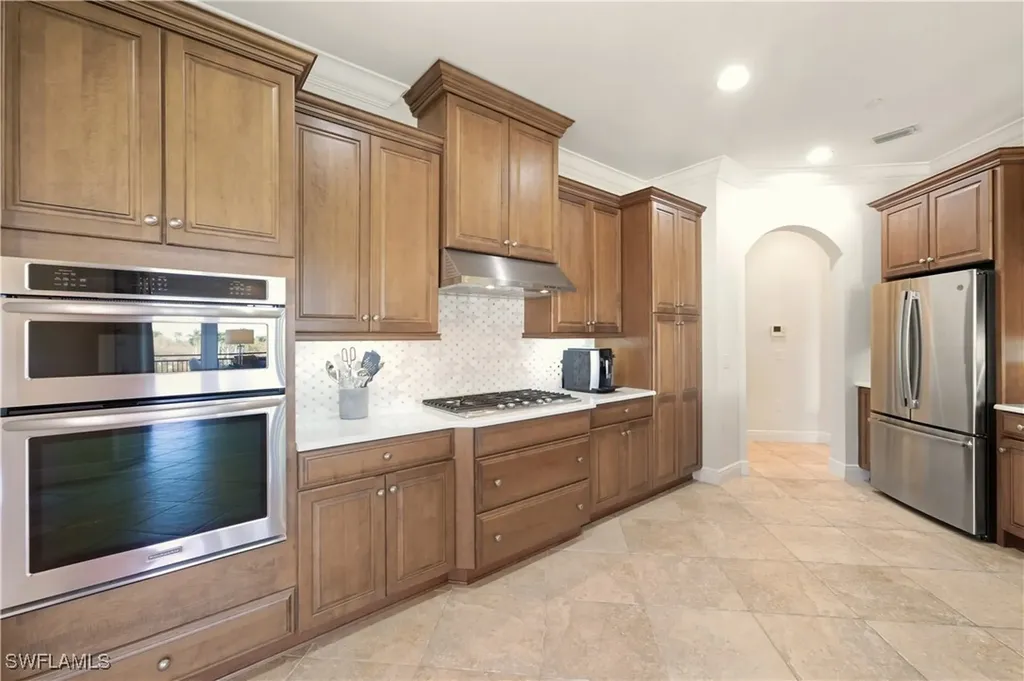 2555 Marquesa Royale Lane Naples FL 34109