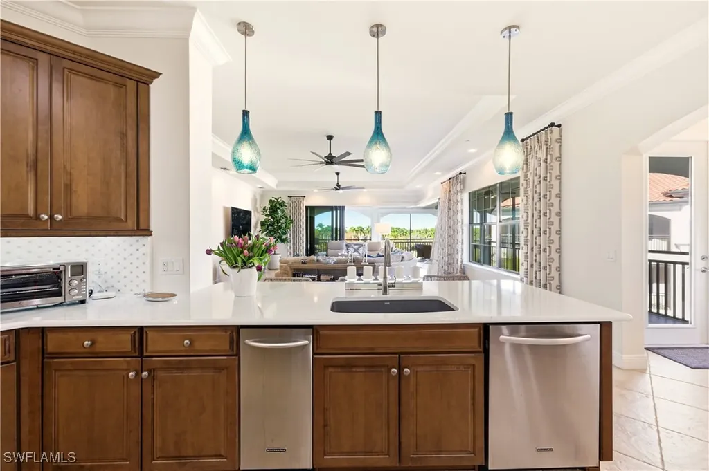 2555 Marquesa Royale Lane Naples FL 34109