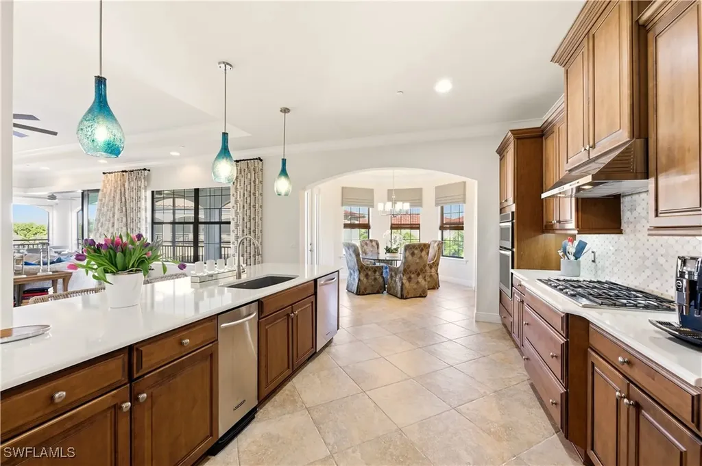 2555 Marquesa Royale Lane Naples FL 34109