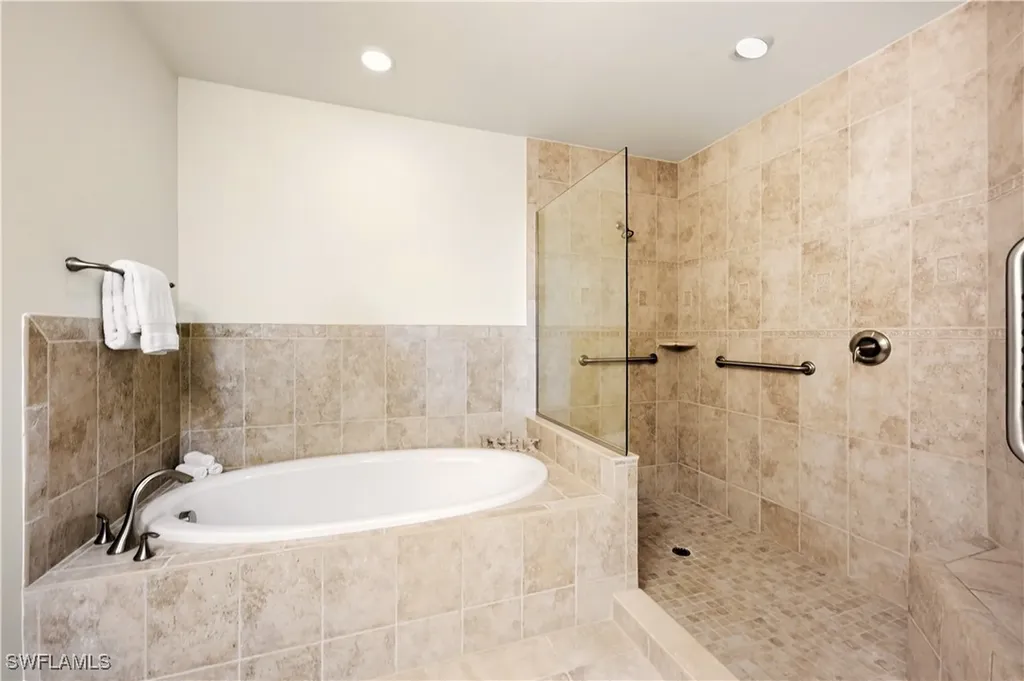 2555 Marquesa Royale Lane Naples FL 34109