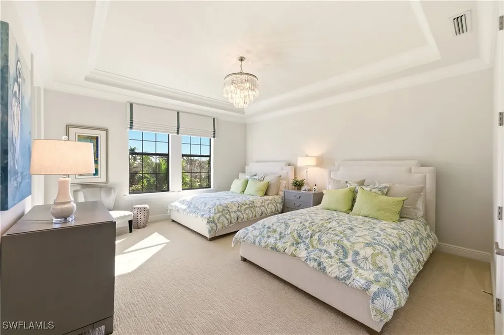 2555 Marquesa Royale Lane Naples FL 34109