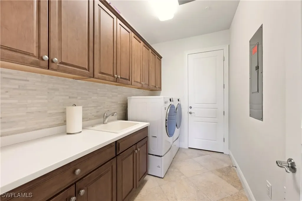 2555 Marquesa Royale Lane Naples FL 34109