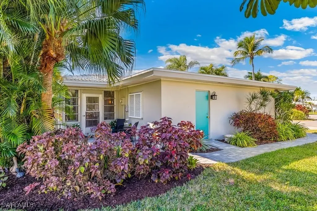 51 Hilo Court Naples FL 34112
