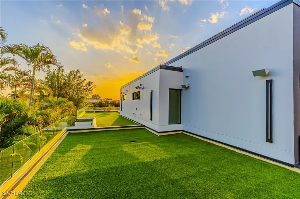 1100 Sandpiper Street Naples FL 34102