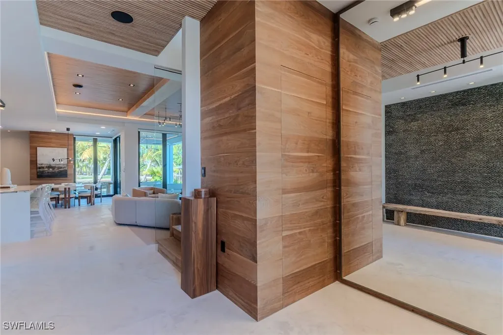 1100 Sandpiper Street Naples FL 34102