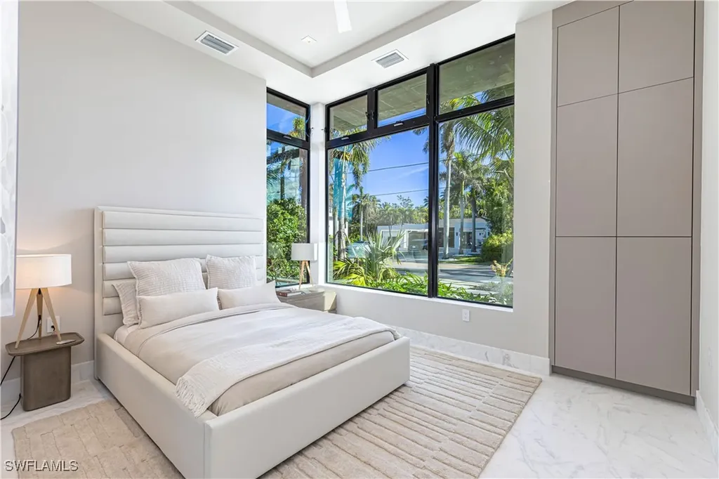 1100 Sandpiper Street Naples FL 34102