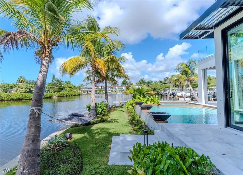 1100 Sandpiper Street Naples FL 34102