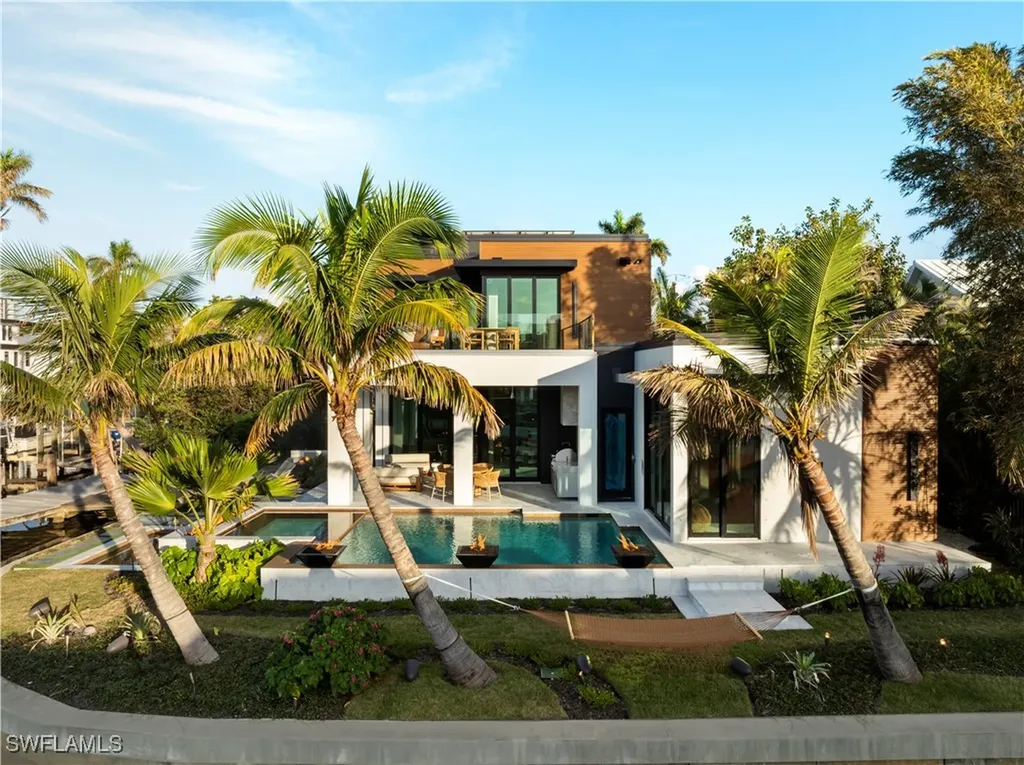 1100 Sandpiper Street Naples FL 34102