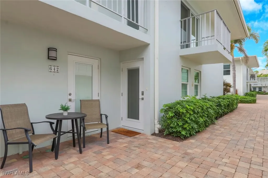 642 12th Avenue S Naples FL 34102